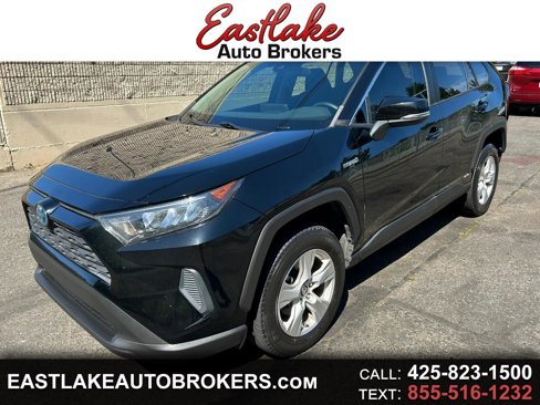 Used 2021 Toyota RAV4 LE image 1
