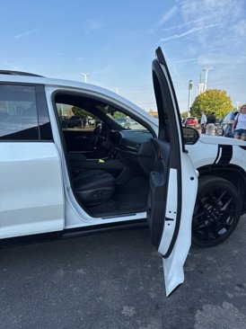 Used 2024 Chevrolet Traverse RS image 25