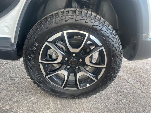 Used 2025 Jeep Compass Trailhawk image 29
