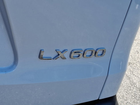 New 2025 Lexus LX 600 4WD w/ Luxury Package image 15