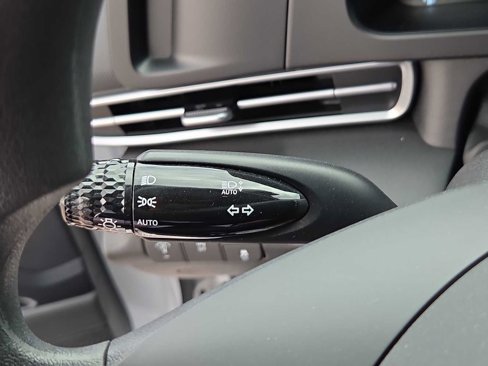Certified 2025 Hyundai Elantra SE image 26