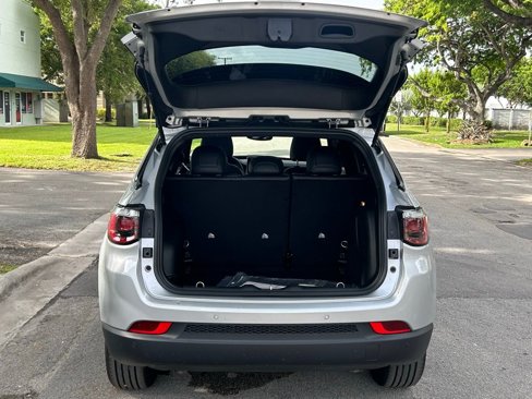 New 2025 Jeep Compass Limited w/ Sun and Sound Group image 27