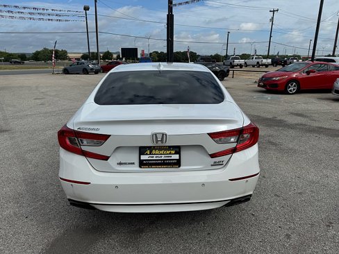 Used 2021 Honda Accord Touring image 6