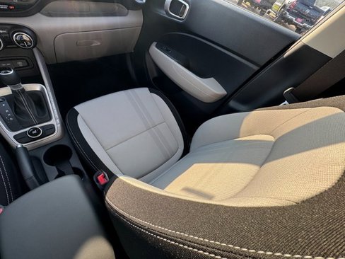 New 2025 Hyundai Venue SEL image 14