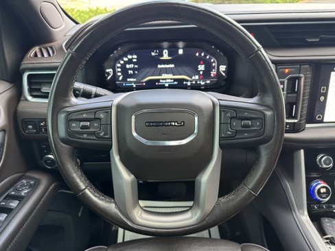 Used 2022 GMC Yukon XL Denali image 23
