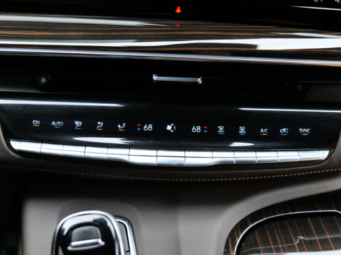 Used 2022 Cadillac Escalade Premium Luxury image 32