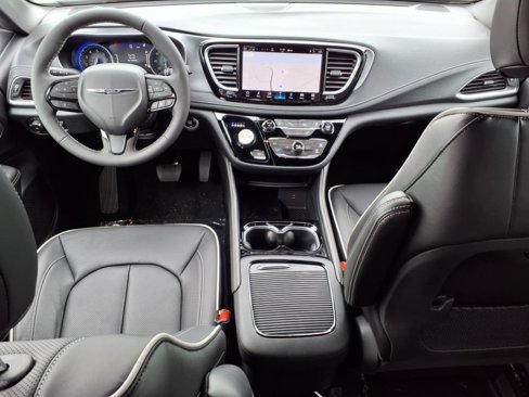 New 2026 Chrysler Pacifica Limited image 9