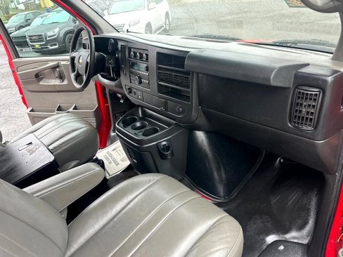 Used 2015 Chevrolet Express 2500 image 40