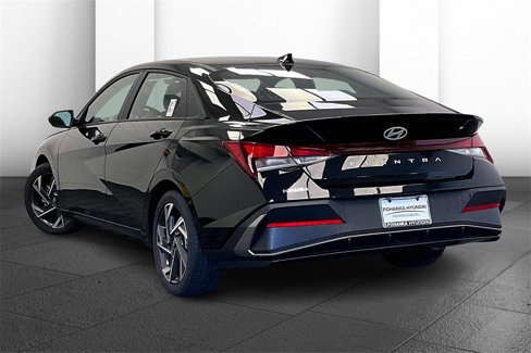 Used 2025 Hyundai Elantra Sport image 8