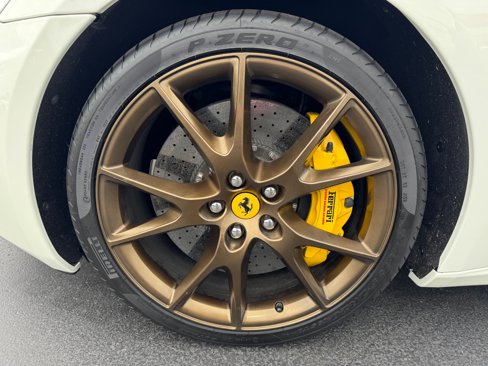 Used 2014 Ferrari California image 39