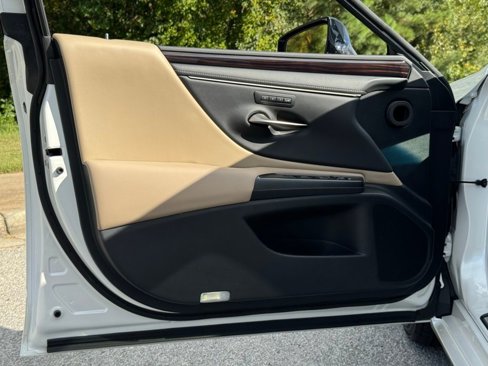 Used 2020 Lexus ES 300h w/ Premium Package image 21