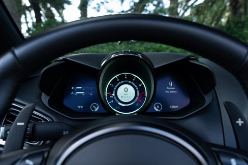 Used 2023 Aston Martin V8 Vantage Roadster image 14