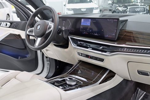 Used 2025 BMW X7 xDrive40i w/ M Sport Package image 40