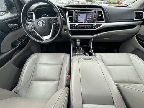 Used 2019 Toyota Highlander XLE image 13