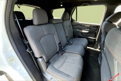 Used 2025 Honda Pilot Sport image 17