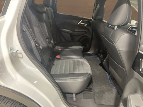 New 2025 Mitsubishi Outlander SE image 15
