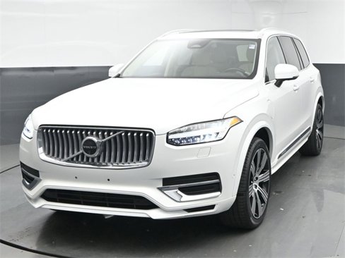 Used 2024 Volvo XC90 T8 Plus w/ Protection Package Premier image 3