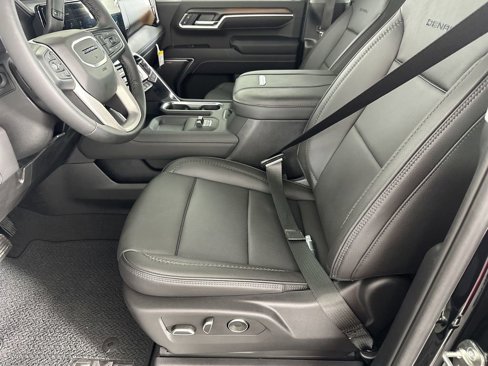 New 2025 GMC Sierra 2500 Denali w/ Denali Reserve Package image 8