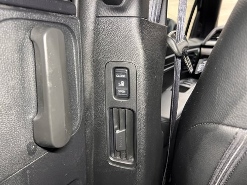 Used 2025 Honda Odyssey Sport-L image 29