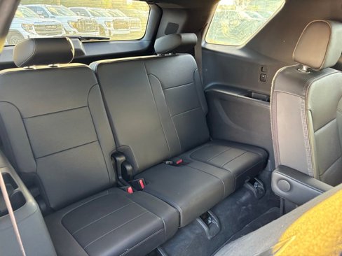 Used 2022 Chevrolet Traverse High Country image 36