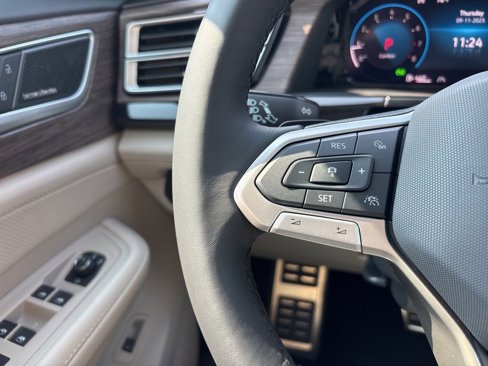 New 2026 Volkswagen Atlas SEL Premium R-Line image 18