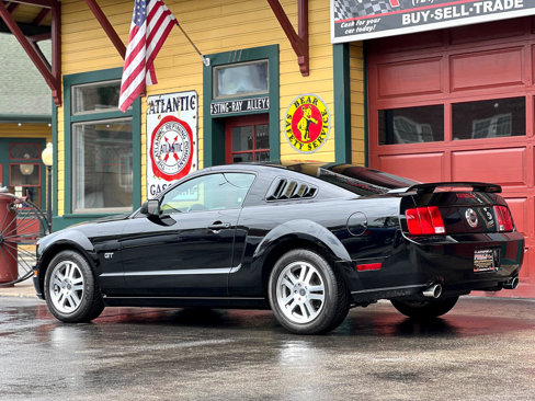 Used 2005 Ford Mustang GT Premium image 9