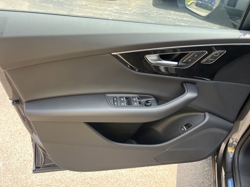 New 2025 Audi Q8 Premium image 10
