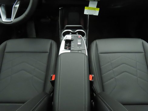 Used 2025 BMW X1 xDrive28i w/ Premium Package image 17