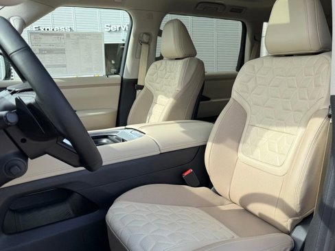 New 2025 Nissan Armada Platinum image 12