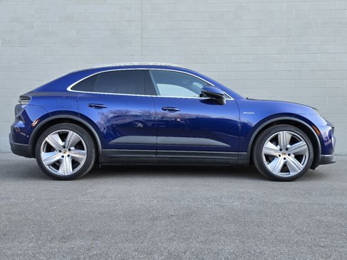 New 2024 Porsche Macan 4 Electric image 10