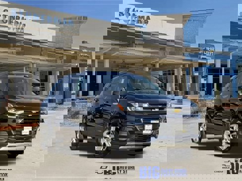 Used 2022 Chevrolet Trax LT w/ LT Convenience Package image 1
