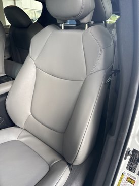 Used 2025 Toyota Sienna XLE image 5