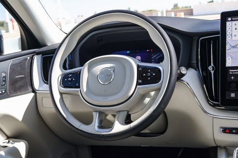 New 2026 Volvo XC60 B5 Ultra w/ Climate Package image 12