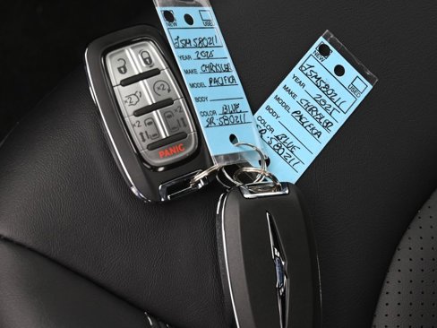 New 2025 Chrysler Pacifica Select image 18