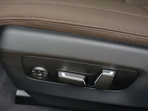 New 2026 BMW 550e xDrive w/ Executive Package image 29
