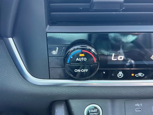 Used 2023 Nissan Rogue SV w/ SV Premium B Package image 27