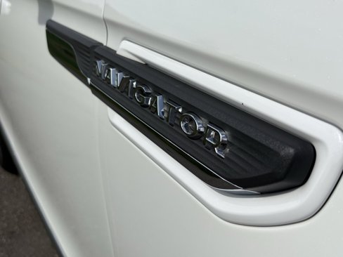 Used 2024 Lincoln Navigator L Reserve image 10