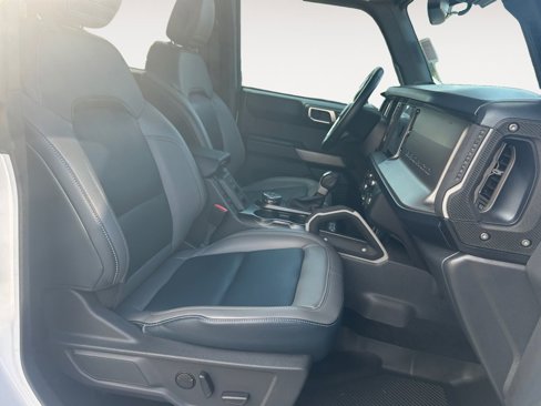 Used 2023 Ford Bronco Outer Banks image 10