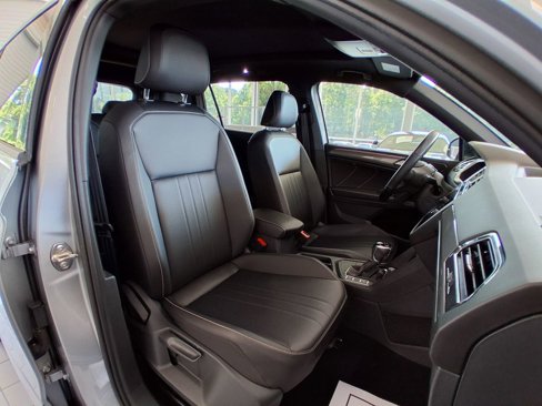 Used 2022 Volkswagen Tiguan SE R-Line image 25