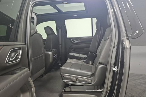 Used 2024 Chevrolet Suburban Z71 image 4