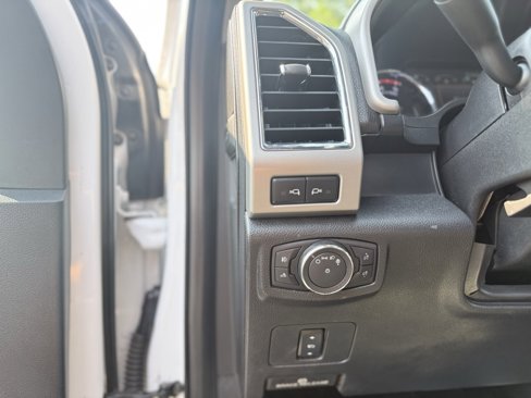 Used 2018 Ford F250 Lariat image 11