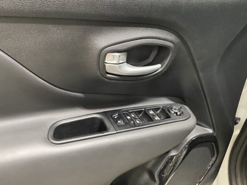 Used 2023 Jeep Renegade Altitude image 16