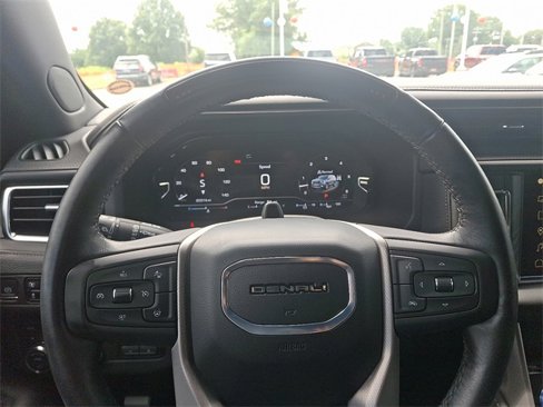 Used 2024 GMC Yukon Denali w/ Denali Reserve Package image 20