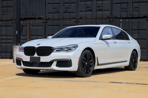 Used 2019 BMW M760i xDrive image 3
