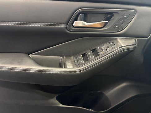 Used 2025 Nissan Rogue SL w/ SL Premium Package image 33