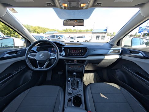 Used 2022 Volkswagen Taos SE image 2