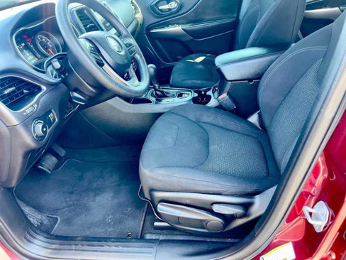 Used 2019 Jeep Cherokee Latitude w/ Popular Appearance Group image 25