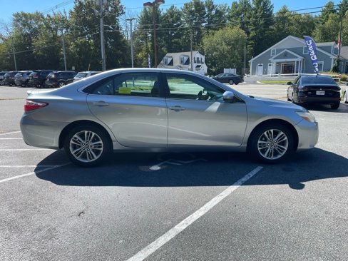 Used 2016 Toyota Camry SE image 5