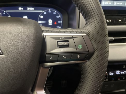 New 2025 Mitsubishi Outlander SEL image 18