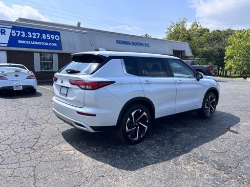 Used 2024 Mitsubishi Outlander AWD image 3